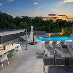 בית הארחה Lux 1 רייקה
