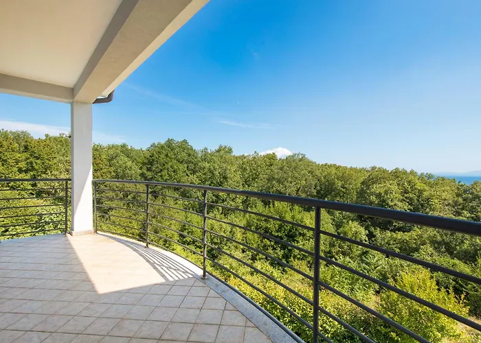 Lux 1 בית הארחה 4*